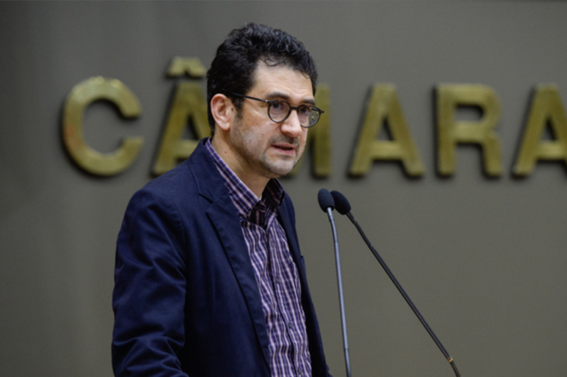 Adriano Naves de Brito